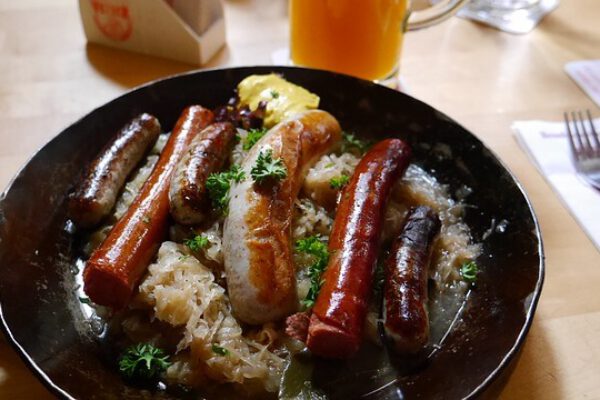 Schlachtessen mit buntem Unterhaltungsprogramm in der Schwartenbergbaude